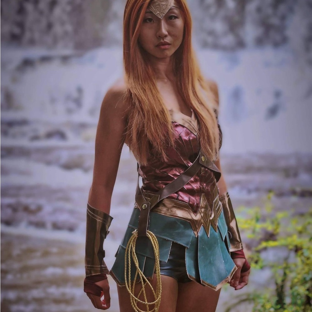Deluxe Wonder Woman Costume